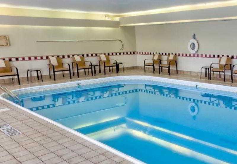 Courtyard By Marriott Normal Hotel