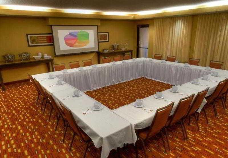 Courtyard By Marriott Normal Hotel Bloomington