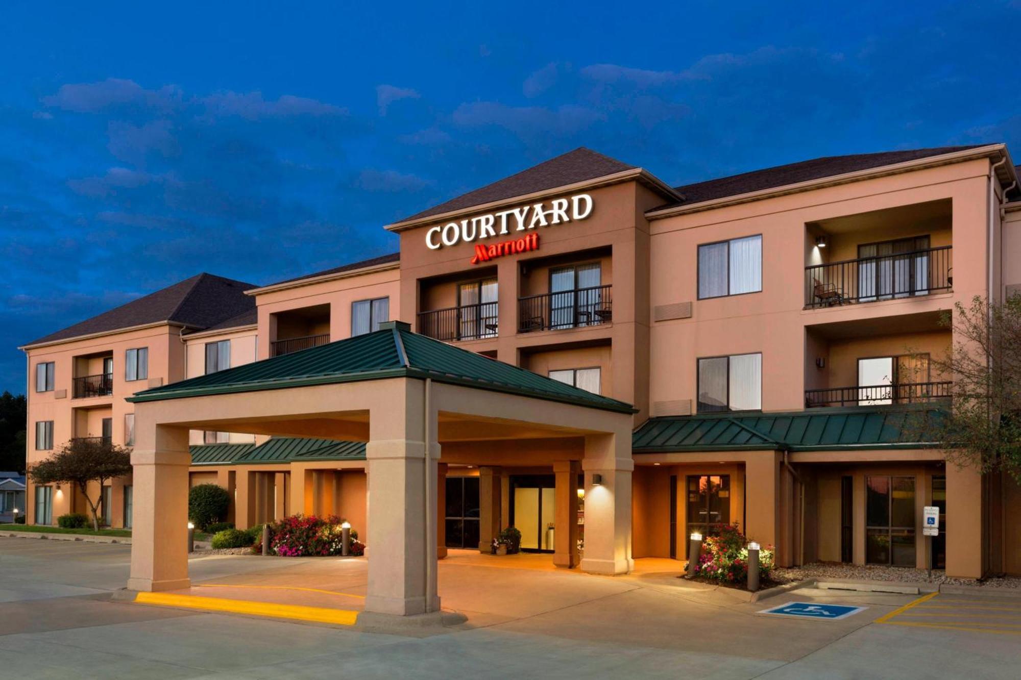 Courtyard By Marriott Normal Bloomington